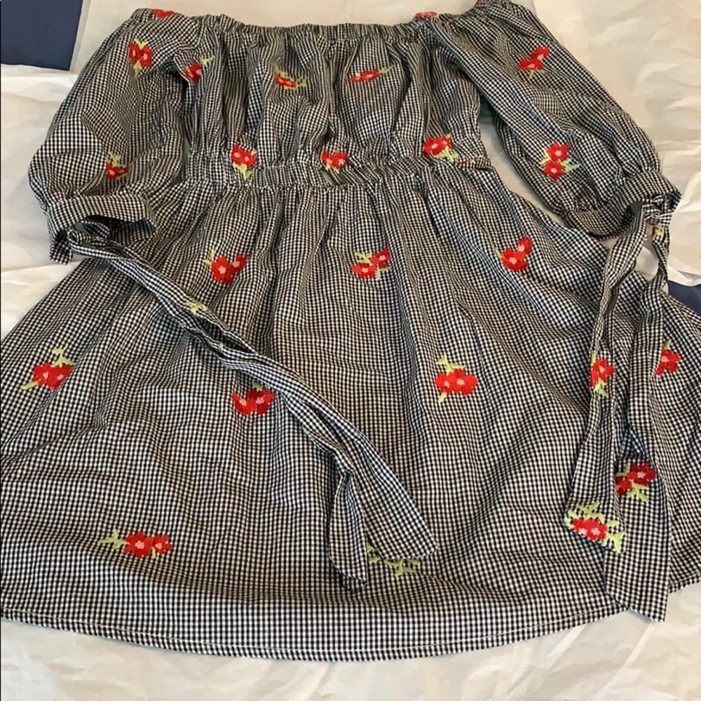 UO off the shoulders floral x-sm dress like new